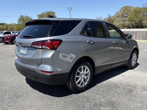 Used 2023 Chevrolet Equinox LS w/ LS Convenience Package FWD image 5