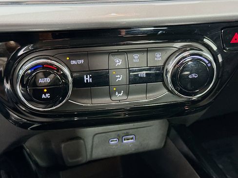 Used 2025 Chevrolet Trax LT image 16