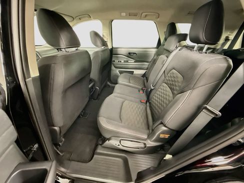 Used 2024 Nissan Pathfinder S FWD image 17