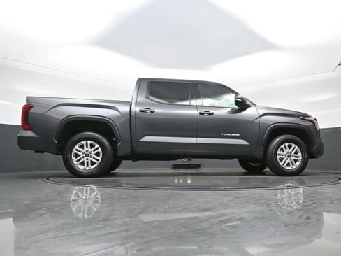 Used 2022 Toyota Tundra SR5 w/ SR5 Premium Package AWD/4WD image 33