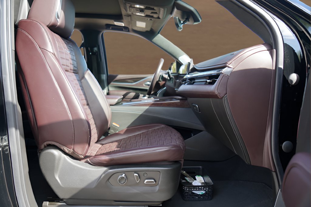 Used 2021 Cadillac Escalade Premium Luxury Platinum w/ LPO, Radiant Package AWD/4WD image 24