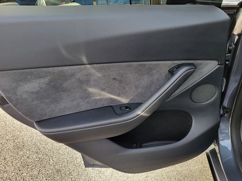 Used 2023 Tesla Model Y Long Range AWD/4WD image 13