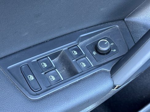 Used 2019 Volkswagen Tiguan SE AWD/4WD image 12