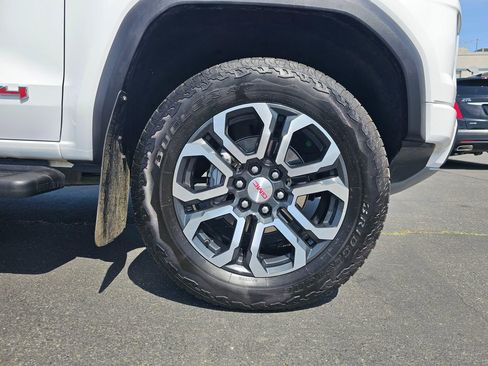 Used 2023 GMC Canyon AT4 w/ AT4 Premium Package AWD/4WD image 9