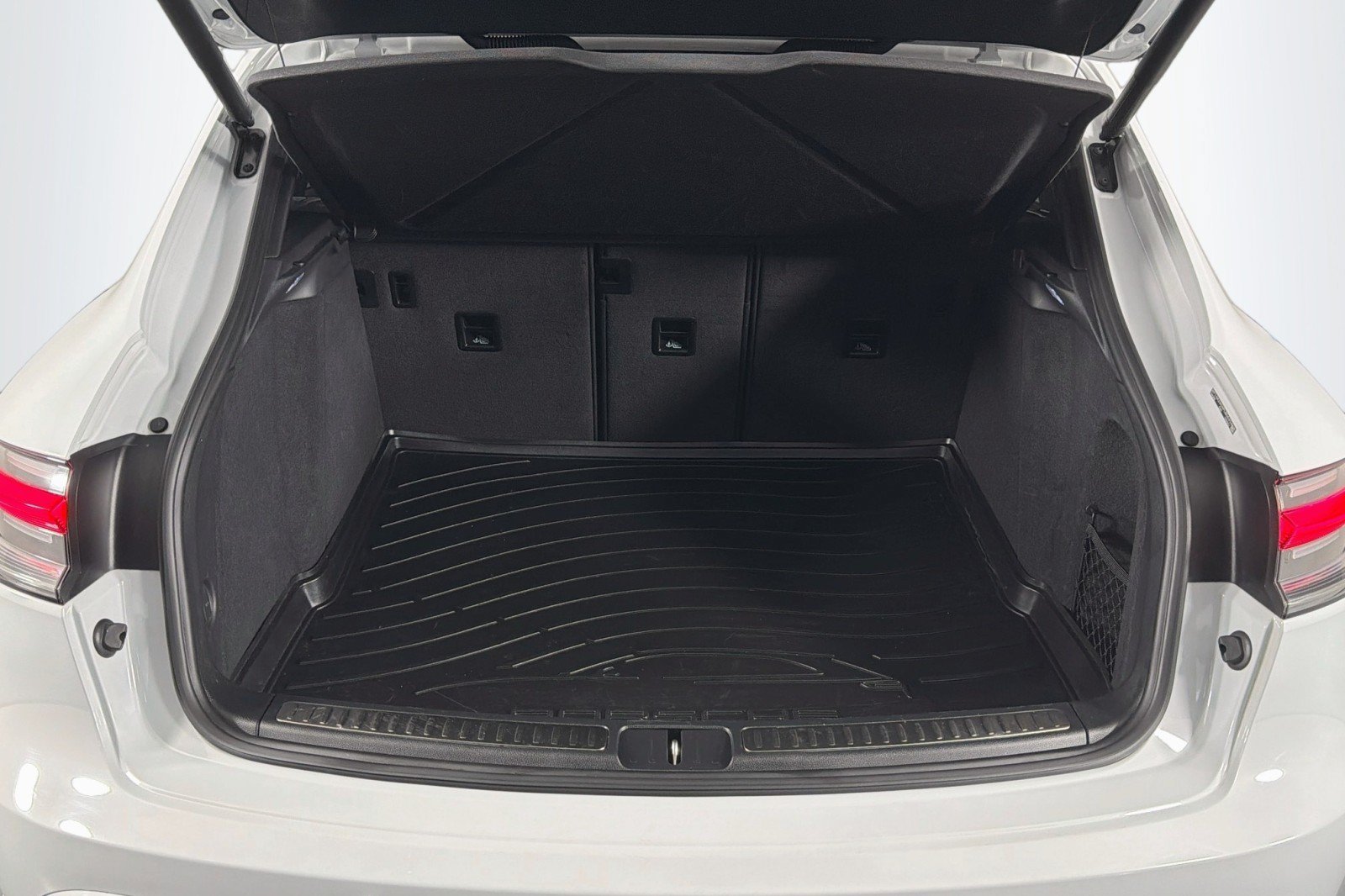 Used 2023 Porsche Macan AWD/4WD image 24
