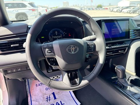 Certified 2025 Toyota Camry SE w/ Convenience Package image 11