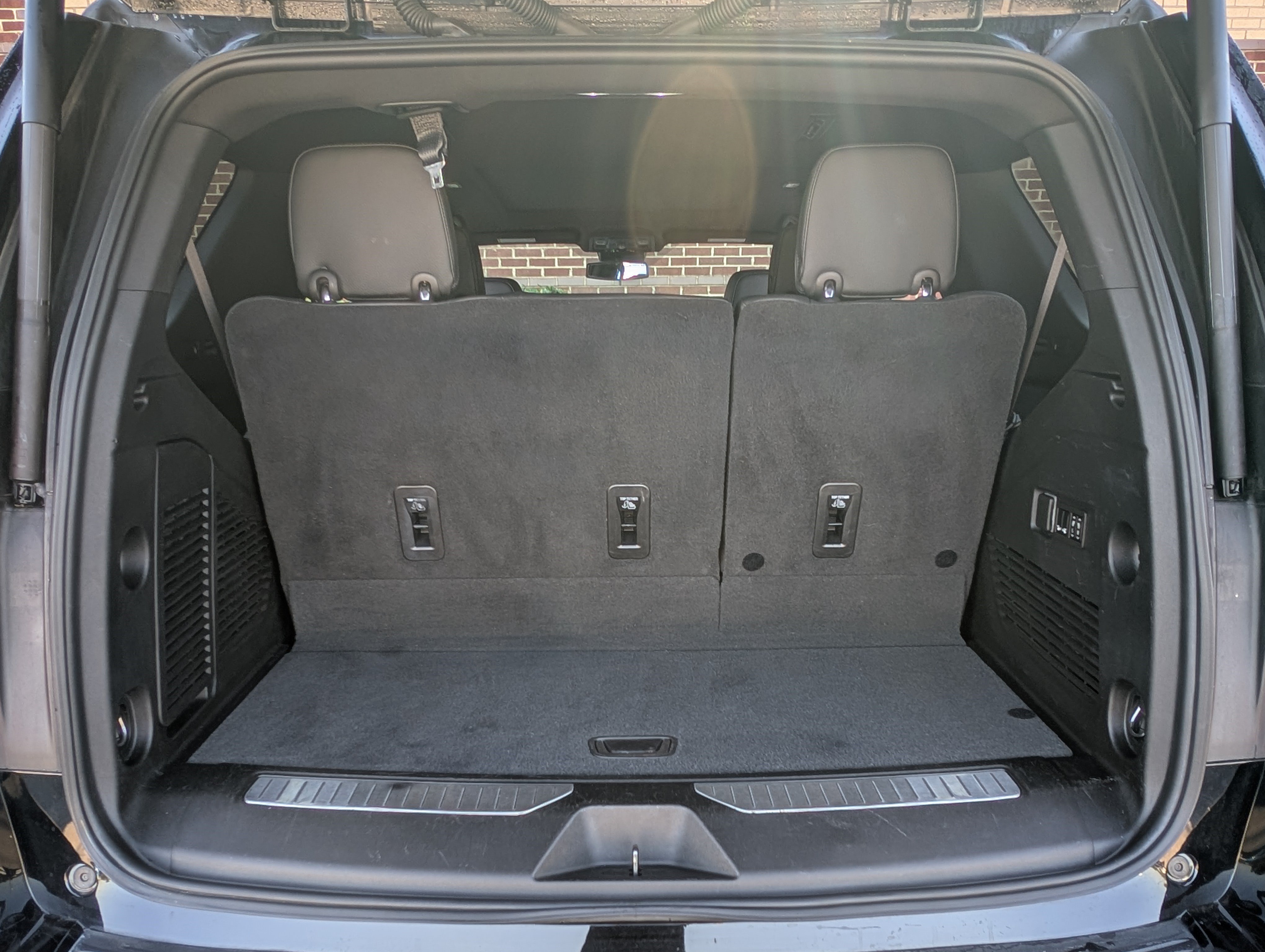 Used 2023 GMC Yukon Denali AWD/4WD image 18