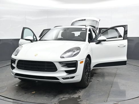 Used 2018 Porsche Macan GTS w/ Premium Package Plus AWD/4WD image 49