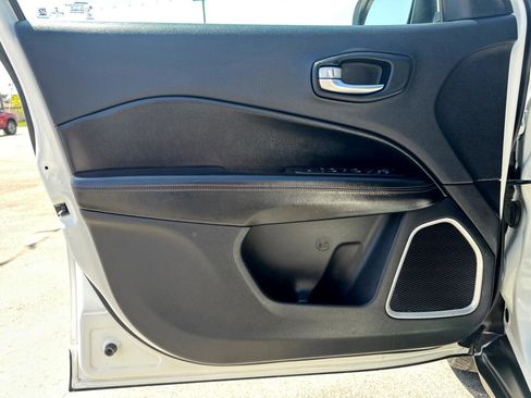 Used 2019 Jeep Compass Limited image 9