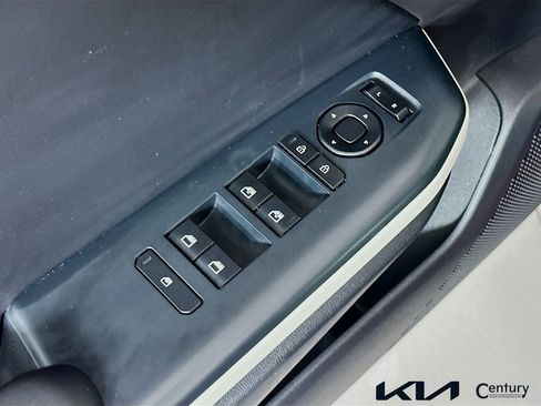 Certified 2025 Kia K4 GT-Line image 18