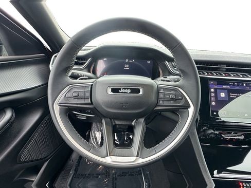 Used 2024 Jeep Grand Cherokee Laredo X image 12