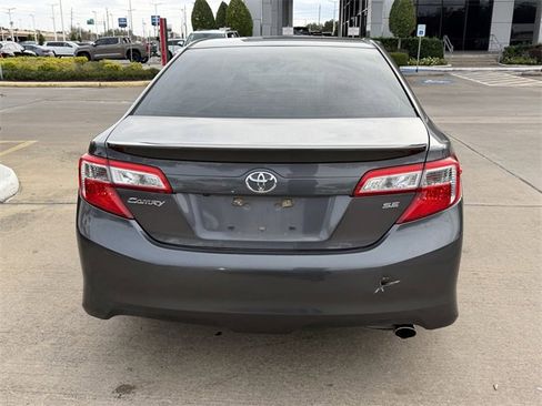 Used 2014 Toyota Camry SE image 6