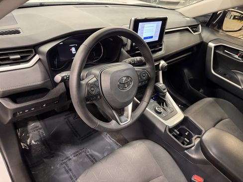 Used 2025 Toyota RAV4 XLE w/ Convenience Package AWD/4WD image 16