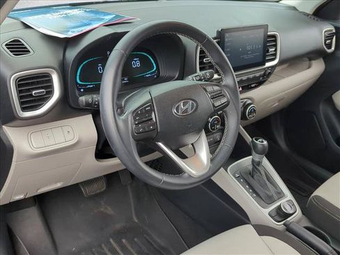 Used 2023 Hyundai Venue SEL FWD image 10