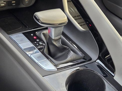 Used 2025 Hyundai Elantra SEL image 27