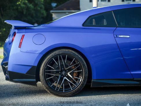 Used 2024 Nissan GT-R AWD/4WD image 10