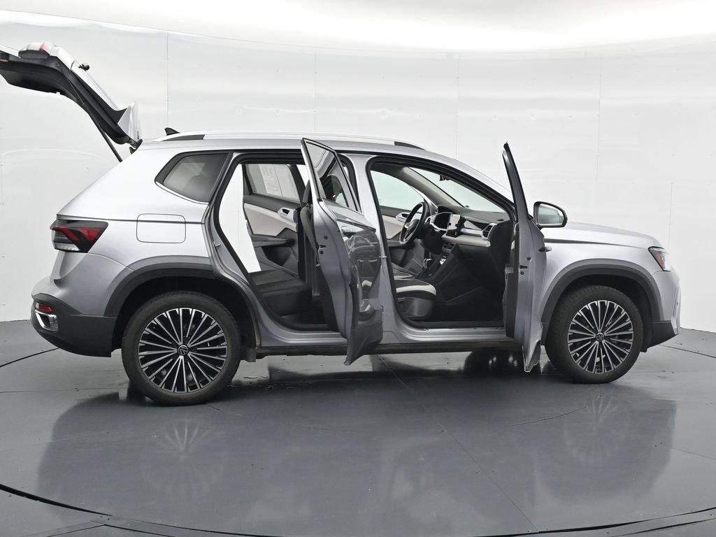 Used 2025 Volkswagen Taos SE FWD image 20