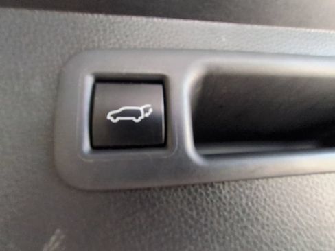 Used 2023 Toyota Highlander XLE AWD/4WD image 33