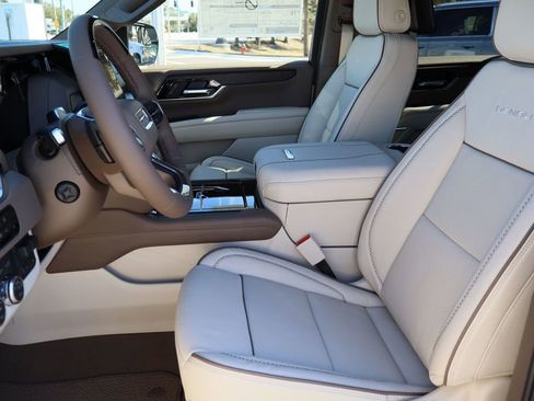 New 2026 GMC Yukon XL Denali w/ Denali Reserve Package image 17