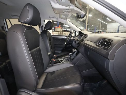 Used 2024 Volkswagen Tiguan SE image 25