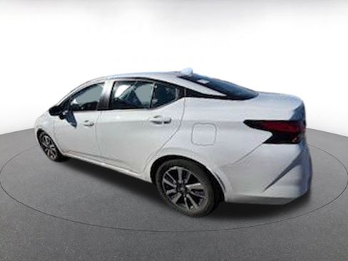 Used 2025 Nissan Versa SV image 5