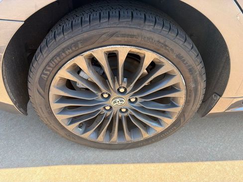 Used 2016 Toyota Avalon Touring FWD image 6