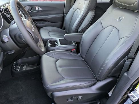 New 2026 Chrysler Pacifica Select FWD image 10