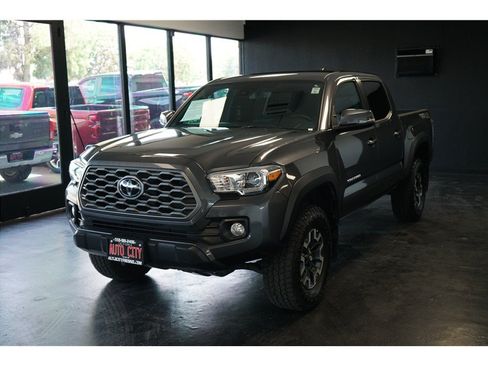 Used 2023 Toyota Tacoma TRD Off-Road w/ Technology Package AWD/4WD image 3