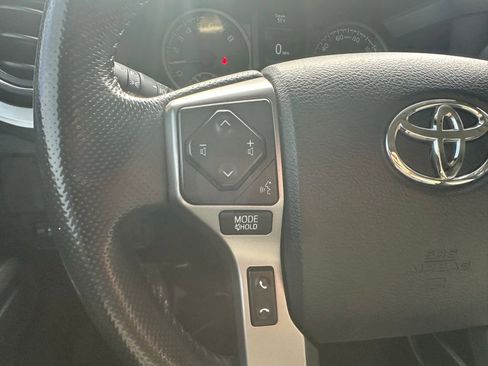 Used 2018 Toyota Tacoma SR5 w/ SR5 Appearance Package (SM) image 21