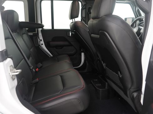 Used 2024 Jeep Wrangler Unlimited Rubicon AWD/4WD image 15