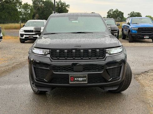 New 2026 Jeep Grand Cherokee Altitude AWD/4WD image 3