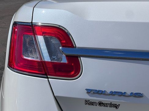 Used 2010 Ford Taurus Limited image 12