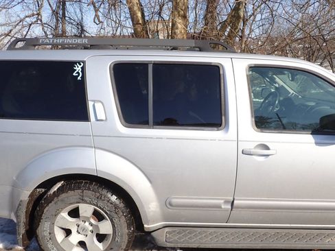 Used 2006 Nissan Pathfinder SE w/ (P01) Se Premium Pkg image 13