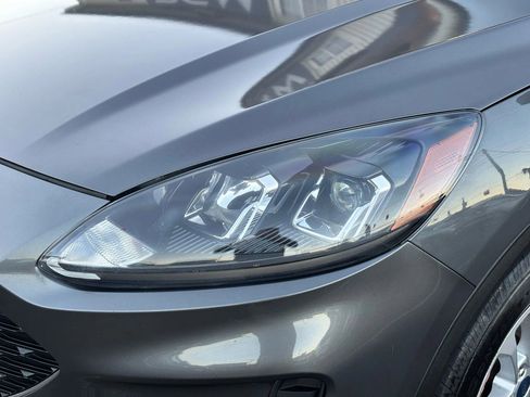 Used 2021 Ford Escape SE image 10