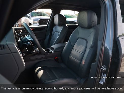Used 2023 Porsche Cayenne Platinum Edition image 11