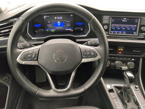 Used 2024 Volkswagen Jetta SE FWD image 22