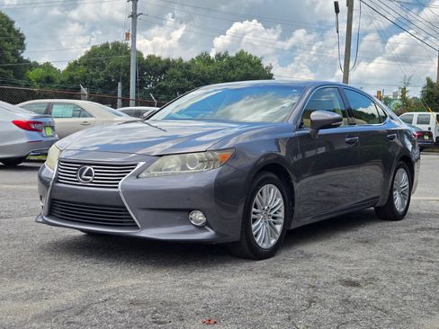Used 2013 Lexus ES 350 w/ Luxury Pkg FWD image 2