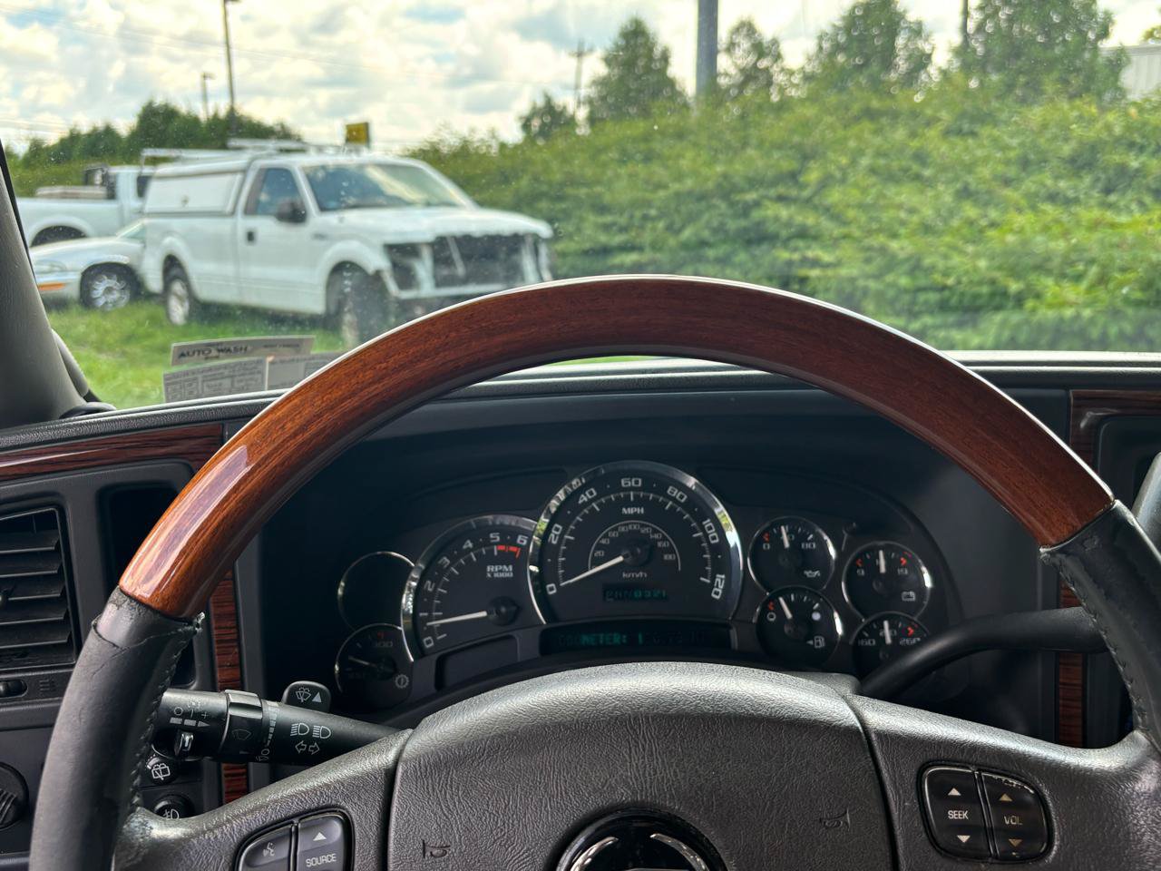 Used 2004 Cadillac Escalade ESV AWD image 11