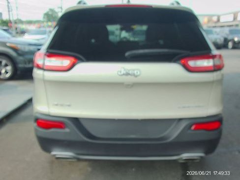 Used 2015 Jeep Cherokee Limited w/ Luxury Group AWD/4WD image 4