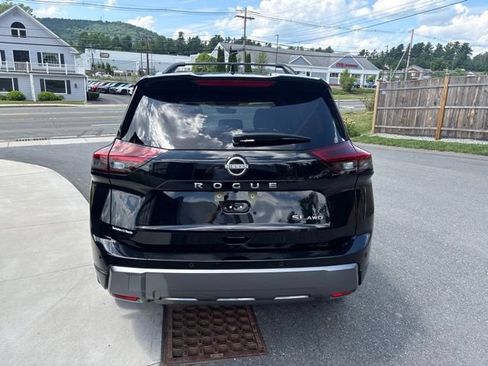 Used 2024 Nissan Rogue SL AWD/4WD image 7