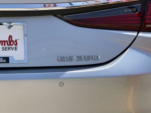 Used 2023 Lexus ES 350 w/ Premium Package FWD image 7