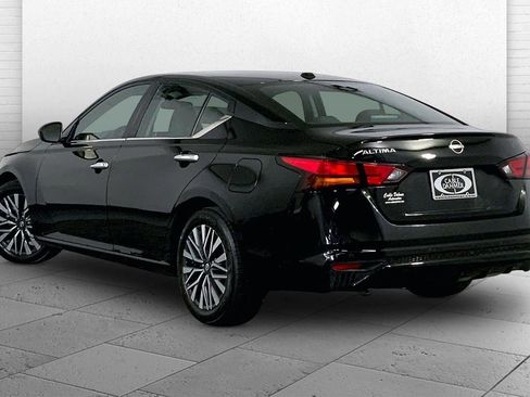 Used 2025 Nissan Altima 2.5 SV FWD image 13