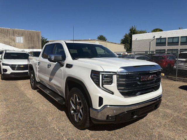 Used 2022 GMC Sierra 1500 SLT w/ SLT Premium Plus Package AWD/4WD image 4