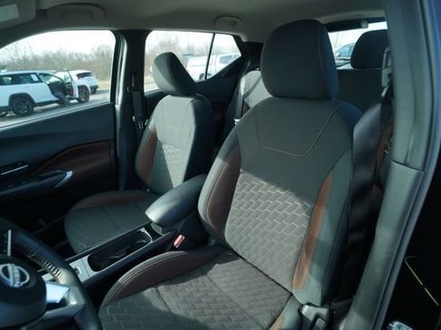 Used 2024 Nissan Kicks SR image 34