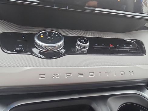 New 2025 Ford Expedition Max Active image 15