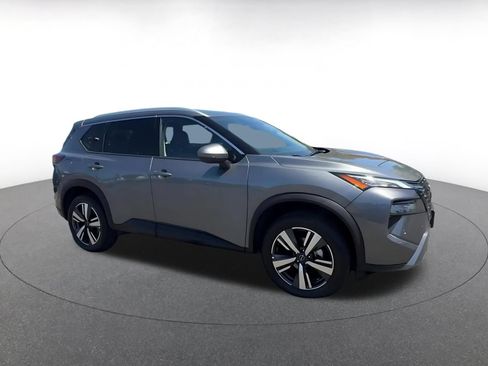 Used 2026 Nissan Rogue SL FWD image 2
