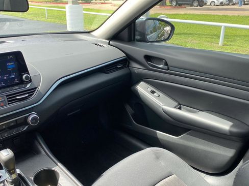 Used 2025 Nissan Altima 2.5 S FWD image 10