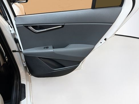 Used 2023 Kia Niro EX Touring image 32