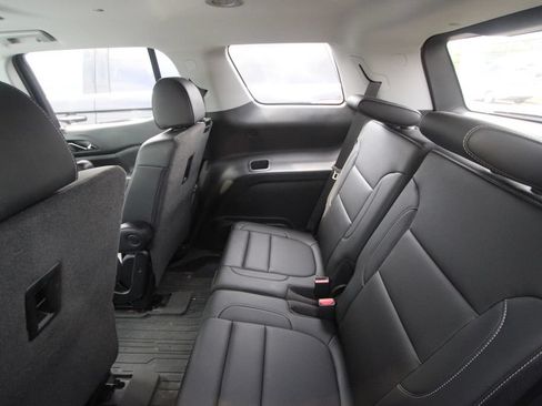 Used 2023 GMC Acadia SLT w/ Elevation Edition FWD image 16