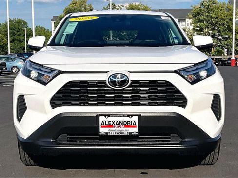 Used 2025 Toyota RAV4 LE AWD/4WD image 3
